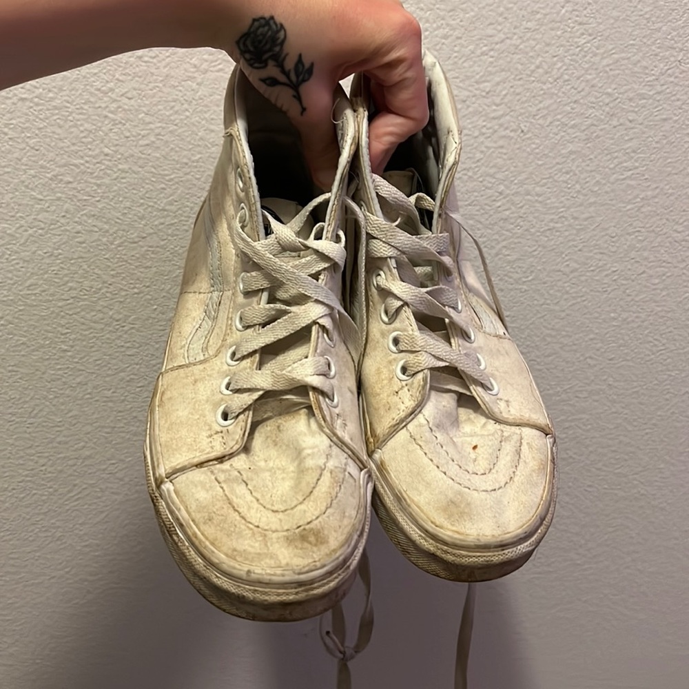Women high top white vans size 7 just need to be cleaned!